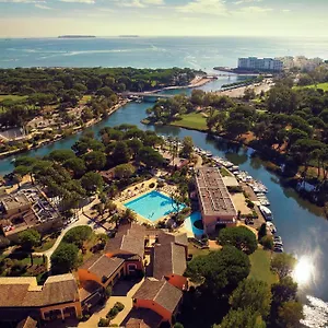 *** Vakantiepark Pierre & Les Rives De Cannes Frankrijk